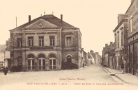 L'Hôtel de Ville et rue des Aumôneries