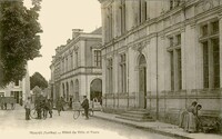 L'Hôtel de Ville  et Poste